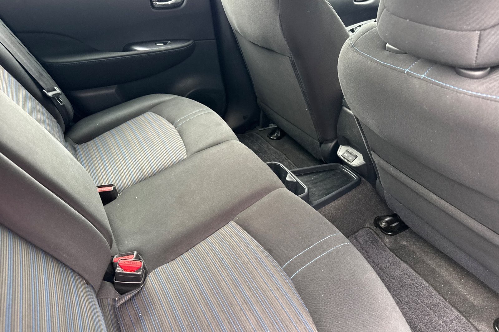 Used 2025 Nissan Leaf S FWD image 18