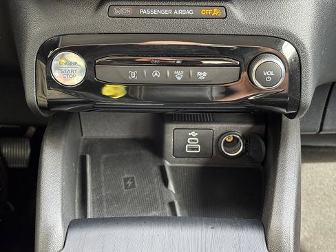 Used 2025 Ford Escape Platinum AWD/4WD image 29