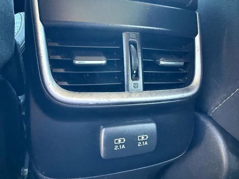 Used 2022 Subaru Outback Premium image 14