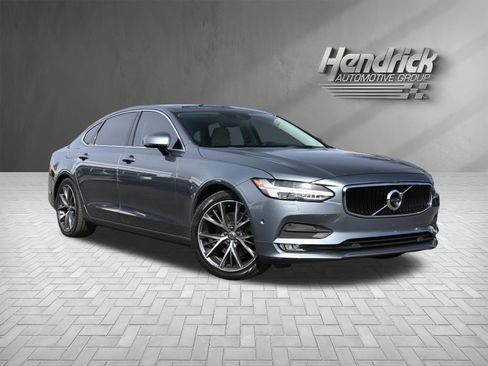 Used 2018 Volvo S90 T5 Momentum image 2