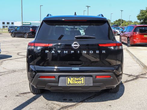 Used 2025 Nissan Pathfinder SV FWD image 5