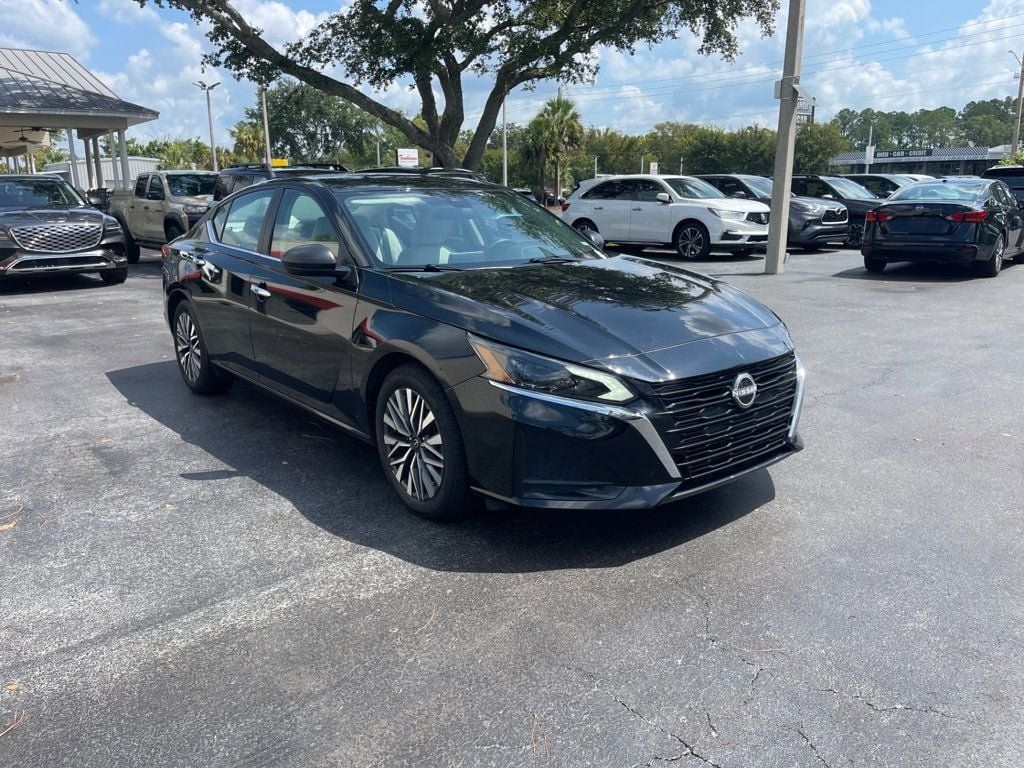 Used 2025 Nissan Altima 2.5 SV FWD image 7