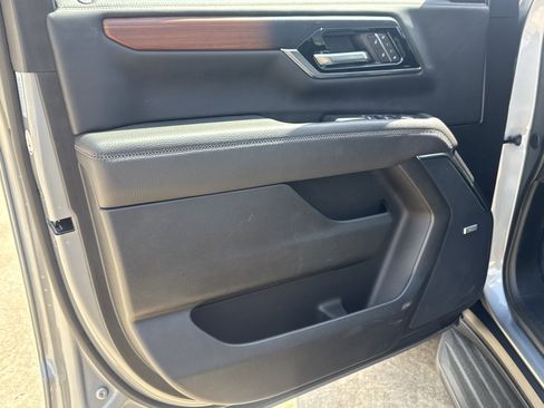 Used 2025 GMC Yukon Denali image 3