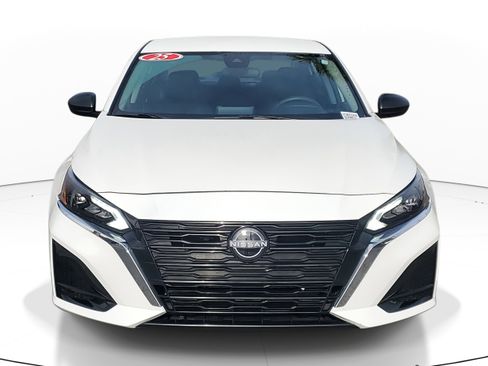 Used 2025 Nissan Altima 2.5 SV image 2