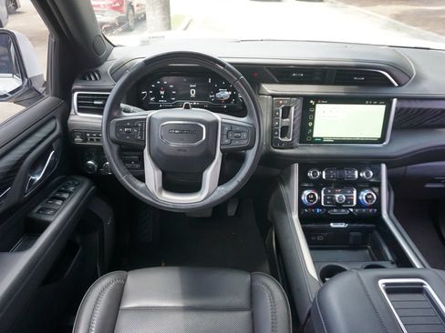 Used 2023 GMC Yukon XL Denali w/ Advanced Technology Package AWD/4WD image 6