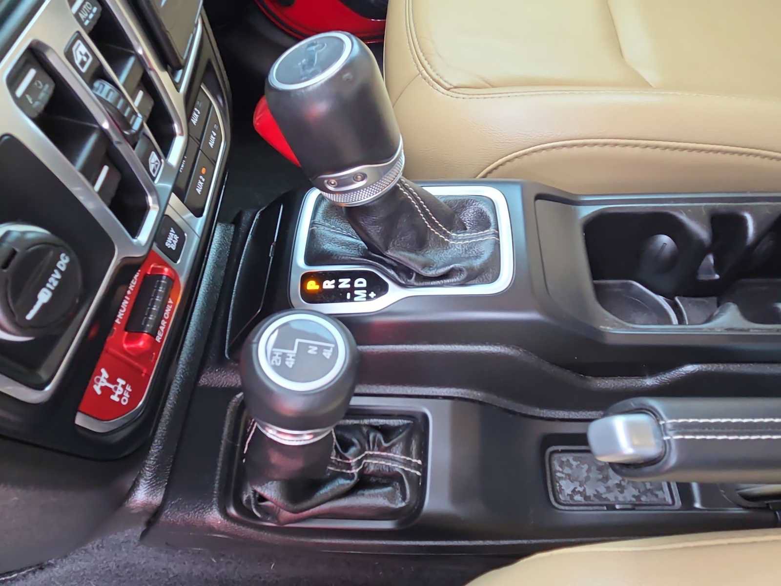 Used 2019 Jeep Wrangler Unlimited Rubicon w/ Dual Top Group AWD/4WD image 21