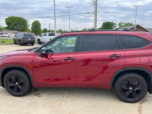 Used 2024 Toyota Highlander XLE AWD/4WD image 8