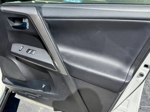 Used 2018 Toyota RAV4 XLE FWD image 14