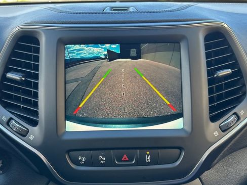 Used 2023 Jeep Cherokee Altitude Lux image 28