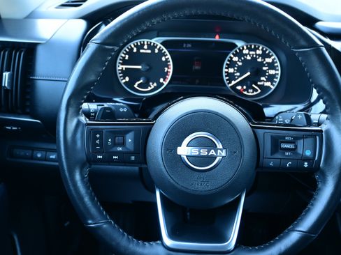 Used 2023 Nissan Pathfinder SL image 20