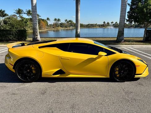 Used 2023 Lamborghini Huracan Tecnica image 4