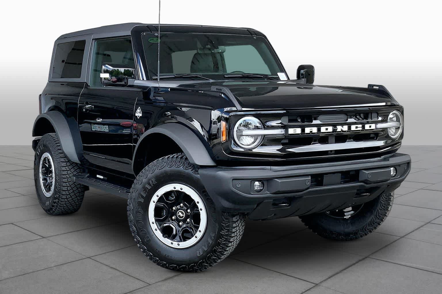 Used 2022 Ford Bronco Outer Banks w/ Sasquatch Package AWD/4WD image 3