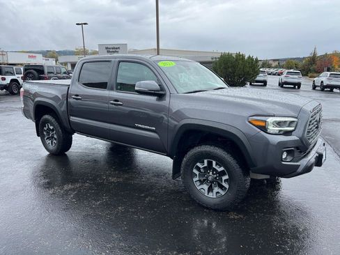 Used 2023 Toyota Tacoma TRD Off-Road image 1