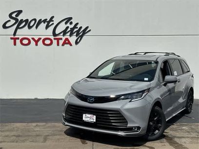 New 2025 Toyota Sienna XLE Woodland Edition