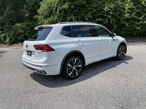 Used 2024 Volkswagen Tiguan SEL R-Line AWD/4WD image 9