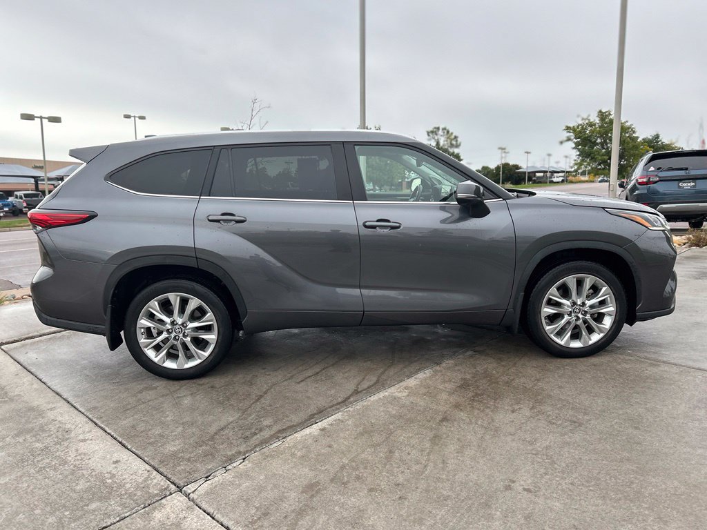 Used 2023 Toyota Highlander Limited AWD/4WD image 9