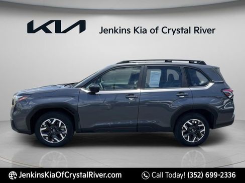 Used 2025 Subaru Forester AWD/4WD image 10