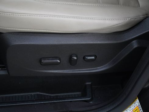 Used 2017 Ford C-MAX Titanium w/ Equipment Group 301A FWD image 22