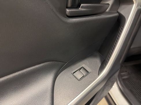 Used 2019 Toyota RAV4 LE image 31