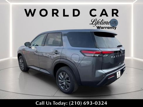 Used 2025 Nissan Pathfinder S FWD image 5