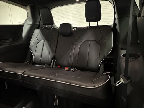 New 2026 Chrysler Pacifica Limited image 30