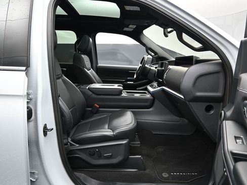 Used 2025 Ford Expedition Max Platinum w/ Stealth Appearance Package image 19