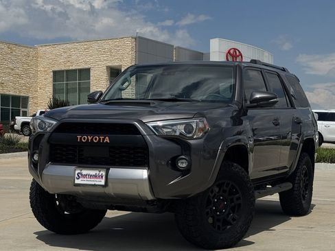 Used 2022 Toyota 4Runner TRD Off-Road Premium w/ Moonroof Package AWD/4WD image 2