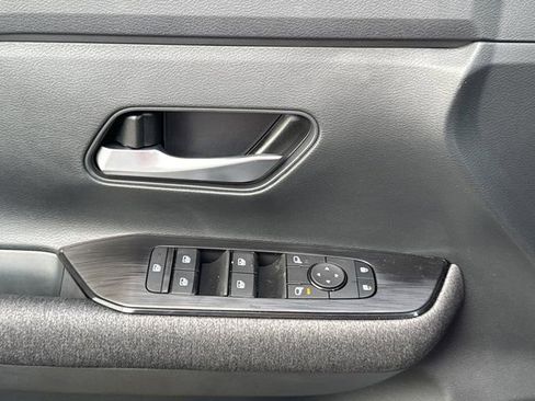 Used 2025 Nissan Kicks SV image 21