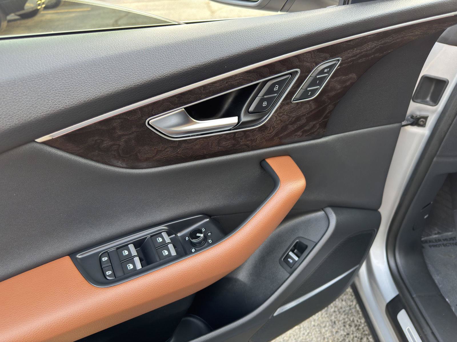 Used 2022 Audi Q8 Premium Plus AWD/4WD image 22