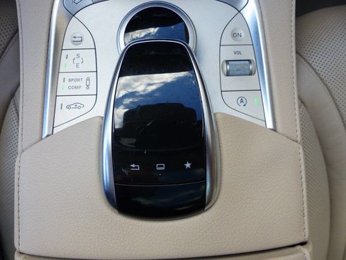 Used 2016 Mercedes-Benz S 550 4MATIC Sedan image 32