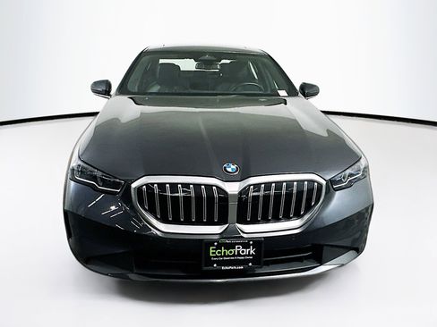 Used 2024 BMW 530i image 2