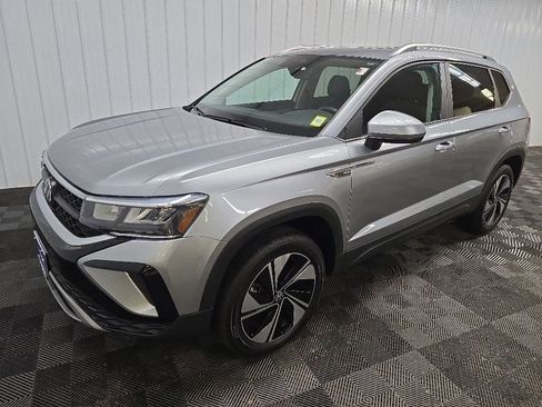 Used 2023 Volkswagen Taos SE w/ Panoramic Sunroof Package AWD/4WD image 8