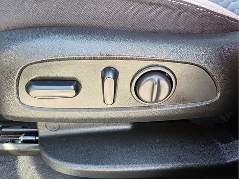 Used 2020 Chevrolet Equinox LS w/ LS Convenience Package image 15