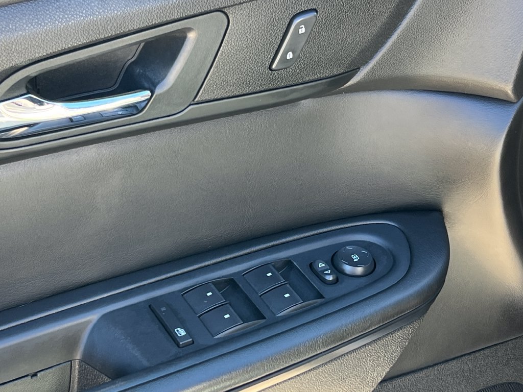 Used 2017 Chevrolet Traverse LT w/ Traveler's Package FWD image 6