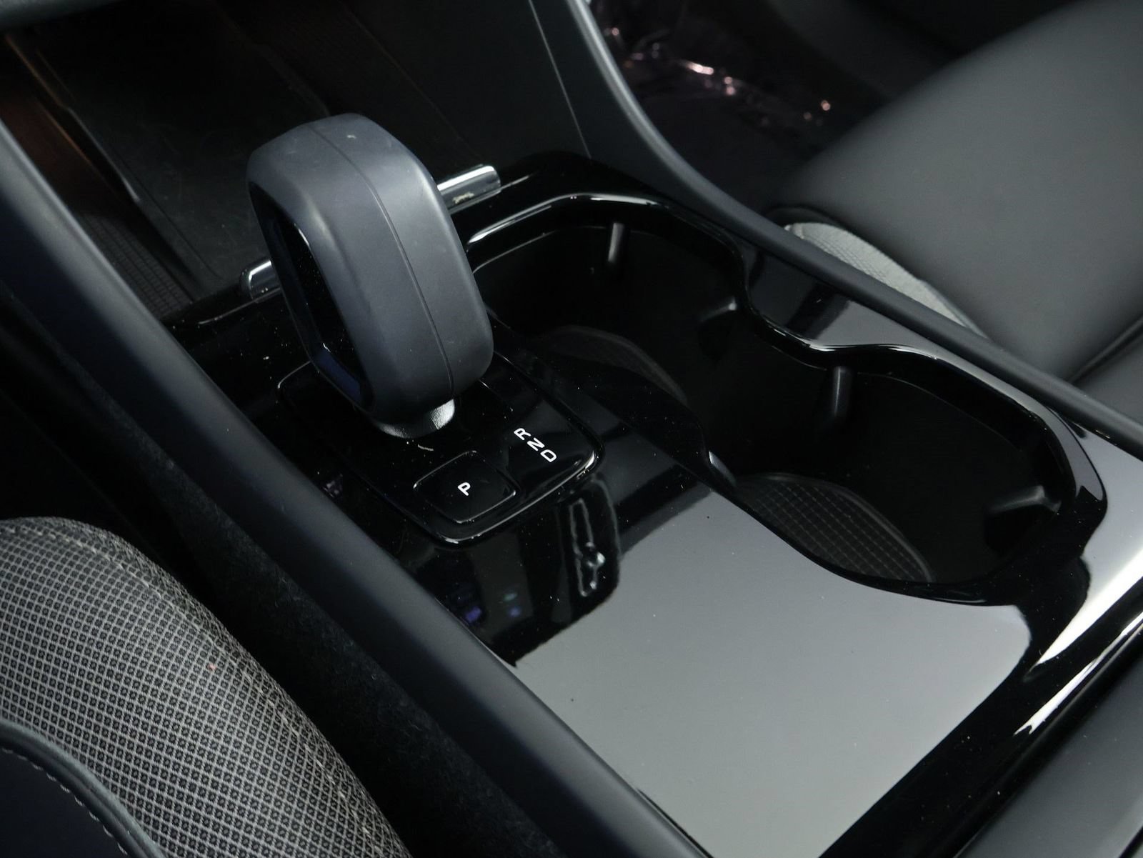 Certified 2023 Volvo XC40 Recharge Core w/ Protection Package Premier AWD/4WD image 15