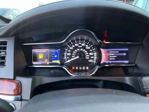 Used 2013 Lincoln MKS AWD image 17