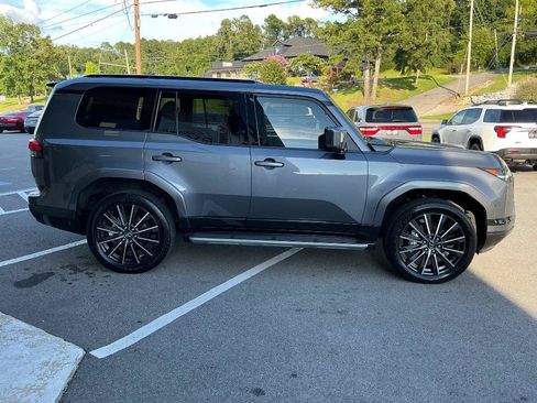 Used 2024 Lexus GX 550 w/ Cold Area Package AWD/4WD image 5