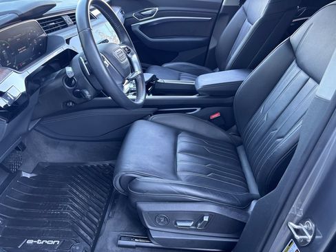 Used 2019 Audi e-tron Prestige w/ Prestige Package AWD/4WD image 12