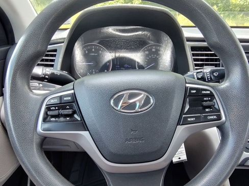Used 2017 Hyundai Elantra SE image 16