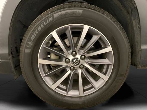 Used 2017 Toyota Highlander XLE image 21