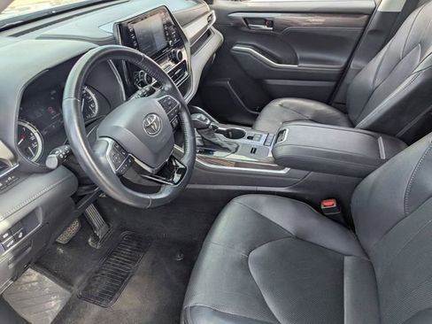 Used 2021 Toyota Highlander Limited image 21