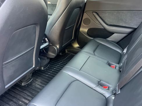 Used 2023 Tesla Model Y Long Range AWD/4WD image 4