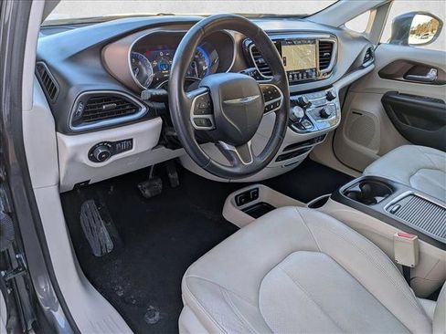 Used 2018 Chrysler Pacifica Touring-L Plus w/ Advanced Safetytec Group image 10