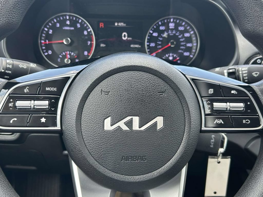 Used 2024 Kia Forte LXS FWD image 25