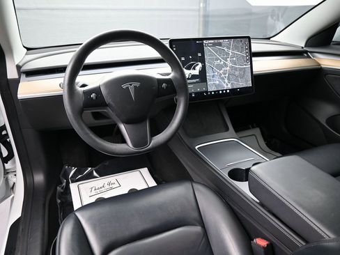 Used 2021 Tesla Model 3 Standard Range Plus image 9