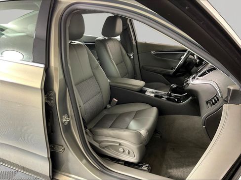 Used 2019 Chevrolet Impala LT FWD image 28