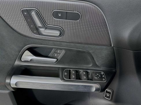 Used 2022 Mercedes-Benz EQB 300 EQB 300 image 11