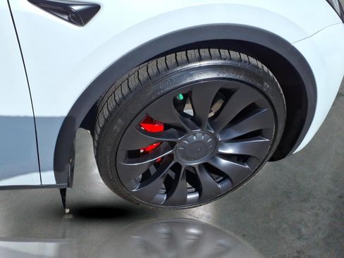 Used 2023 Tesla Model Y Performance AWD/4WD image 10