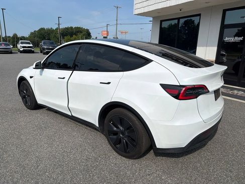 Used 2025 Tesla Model Y Long Range RWD image 5