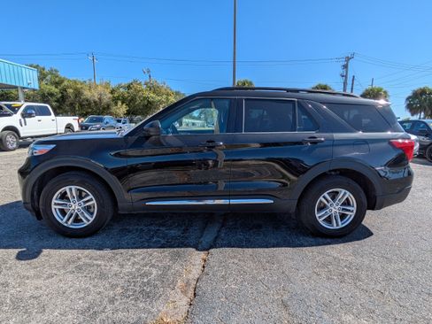 Used 2022 Ford Explorer XLT w/ Equipment Group 202A AWD/4WD image 7